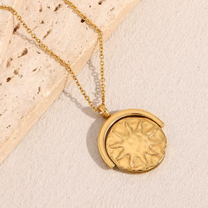 Nuovo arrivo 18K placcato oro impermeabile ipoallergenico gioielli in acciaio inox <span class=keywords><strong>luna</strong></span> rotonda <span class=keywords><strong>collana</strong></span> con ciondolo a moneta per le donne - Product Image 5