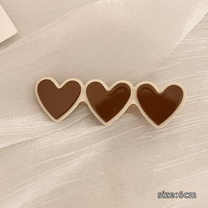 กิ๊บติดผมอะซิเตทหวานๆ สำหรับผู้หญิง รูปหัวใจ ติดผมด้านข้าง สไตล์ลำลอง คุณภาพสูง ผลิตจากเมืองอี้หวู่ รุ่น AH4073 - Product Image 3