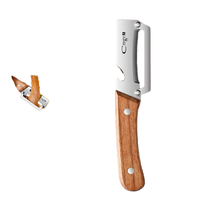 Multifunctionele handmatige metalen groenteschiller met roestvrijstalen mes voor gebruik in de keuken, geschikt voor aardappelen, fruit, groenten en wintermeloen.