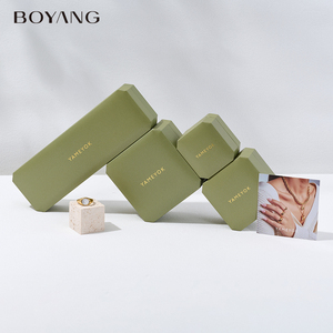 Boyang Custom verde di lusso orecchino anello ciondolo collana confezione portagioie in plastica - Product Image 2