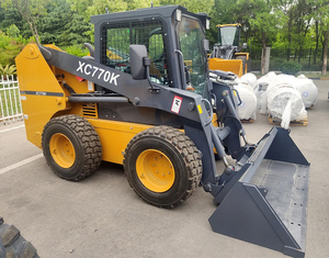 Chargeuse compacte robuste XC770K 74,9 kW 3700 kg avec godet de 0,6 m³ et capacité de charge de 1250 kg pour le déneigement municipal et le fraisage routier - Product Image 3