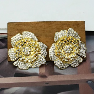 Boucles d'oreilles clous en zircon de haute qualité, plaquées or, bijoux de luxe pour femmes, accessoires de bijouterie - Product Image 4