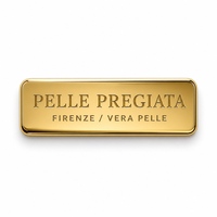 Mini plaque métallique de prix, finition brossée, en métal moulé sous pression, avec logo en relief et double trou pour l'identification de cadeaux d'entreprise