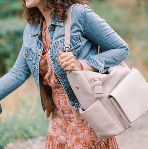 Échantillon Gratuit : Sac à Langer Bébé en Cuir PU de Haute Qualité, Grande Capacité, Design Voyage Extérieur, Idéal pour Maman - Product Image 4