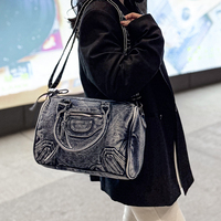 Tas Boston Denim Terbaru 2025 Wanita Vintage Kapasitas Besar Tas Selempang Bahu Tas Jinjing Santai dengan Desain Ritsleting