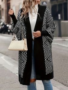 Cardigan Lungo da <span class=keywords><strong>Donna</strong></span> in <span class=keywords><strong>Maglia</strong></span> con Motivi Geometrici Bianco e Nero - Product Image 4