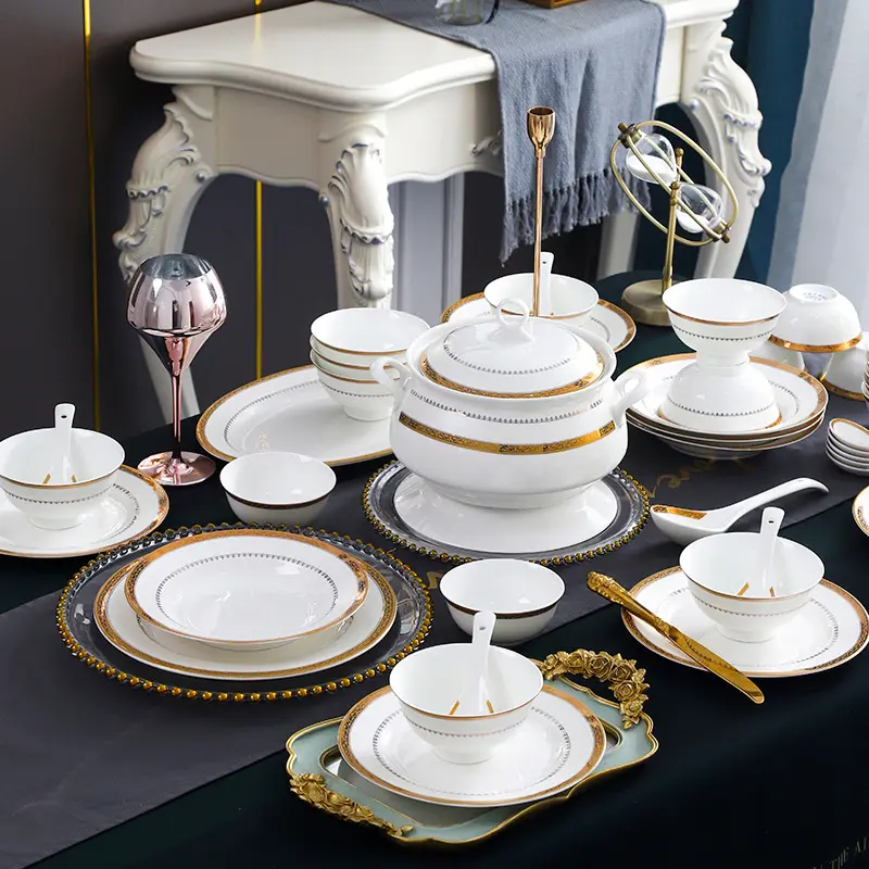 Hot Sale Luxus goldenes Design Teller Schüssel Bone China Besteck Party Dinner Set