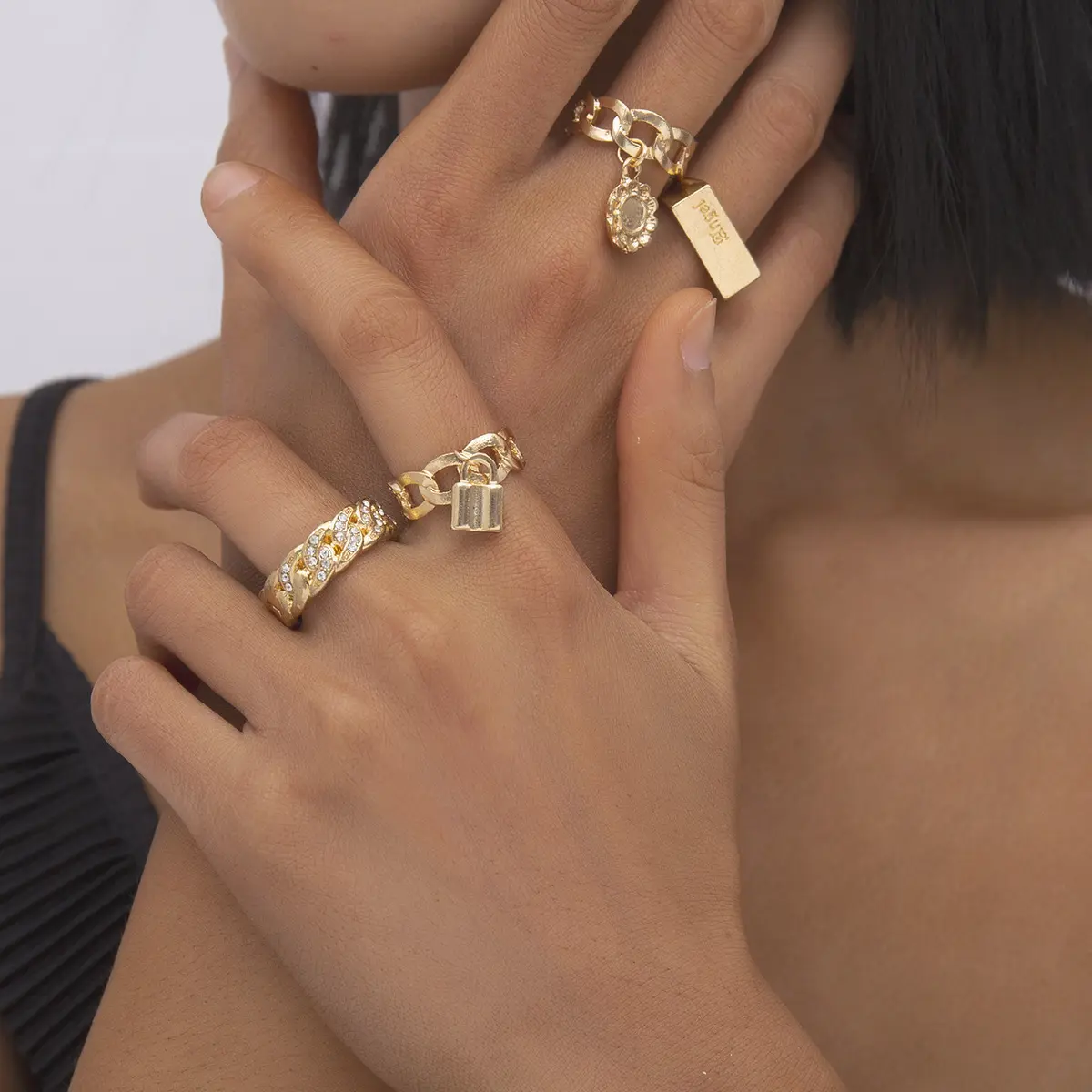 4 PCS सेट विंटेज श्रृंखला Rhinestones के छल्ले व्यक्तिगत सोने के रंग लिखे अंगूठी महिलाओं के फैशन गहने ज्यामितीय वर्ग अंगूठी
