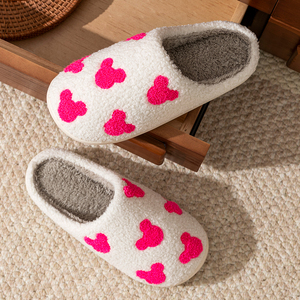 Pantoufles d'hiver populaires pour femmes, douces, confortables et chaudes, épaisses, en fourrure, brodées, vente en gros - Product Image 4