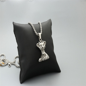 Yunnique Collier Pendentif Veau Cartoon en Acier Inoxydable Unisexe, Bijou Tendance, Cadeau Mode, Or & Argent Blanc - Product Image 2