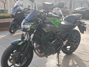 <span class=keywords><strong>Kawasaki</strong></span> <span class=keywords><strong>Z650</strong></span> - Moto sportive Naked à bicylindre en parallèle de 650 cm3 - Product Image 5