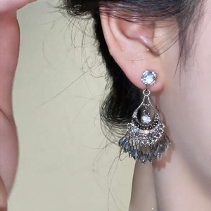 Pendientes colgantes retro étnicos para mujer, con borlas y colgante geométrico de diamantes de imitación, chapados en plata - Product Image 5