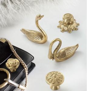 Tirador de cajón de latón para muebles, perilla creativa de flores, animales, mariposa, hoja de ginkgo, gran oferta - Product Image 4