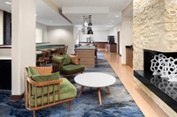 Fairfield Inn Lobby Furniture Chaise longue Canapé simple en bois massif rembourré pour hôtels commerciaux Light HotelRoomFurniture