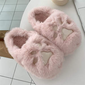 Nouvelles pantoufles en fourrure à semelle PVC pour femmes, doublure en peluche, pantoufles d'intérieur pour femmes avec matériaux de haute qualité - Product Image 1