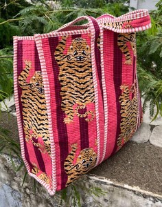 Sac de transport matelassé en coton léger, imprimé à la main, sac à bandoulière pour le quotidien et les voyages - Product Image 2