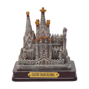 Miniatur resin bangunan wisatawan hadiah souvenir Gaudi Barcelona patung Gereja