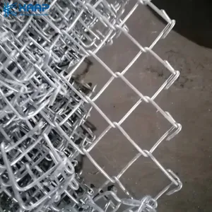 Keamanan Kawat Wire Mesh Chain Link Pagar Besi Galvanis Pagar Keselamatan 10 Gulungan Berlian 0.9-3.6M 2-4.8Mm 40-75Mm KAAP-19 Tenun