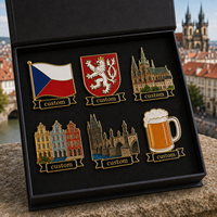 Lot de cadeaux personnalisés : Épingles en émail tchèque, boîte cadeau, épingles de revers Montre du Château de Prague, souvenirs touristiques, badges Montre astronomique