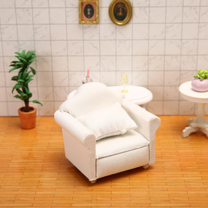 Muebles en Miniatura para <span class=keywords><strong>Casa</strong></span> de Muñecas 1:12, Modelo de Sala de Estar, Sofá de Tela Blanca, Juego de 3 Piezas con 4 Cojines - Product Image 4
