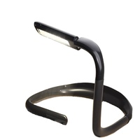 Lampe de table artisanale à col de cygne, éclairage décoratif, cadeau pour une maison élégante, fabriquée à la main avec élégance et chaleur.