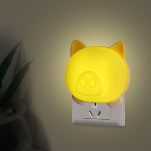 Venta caliente Piggy Design Model Led Lámpara de mesa Creative Cute Decoration Light Kids Night Light - Product Image 1