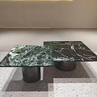 Table basse en marbre vert de haute qualité, durable et unique, avec structure métallique, motif de veinage naturel, design européen moderne, réglable