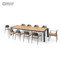 Table à manger extensible moderne en teck avec structure en aluminium, ensemble de patio et chaises empilables pour hôtel, villa, cuisine, usage extérieur, entrée extérieure