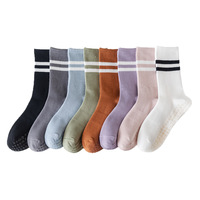 Chaussettes de Pilates antidérapantes pour femmes avec logo personnalisé de haute qualité, chaussettes de yoga antidérapantes pour femmes avec grip