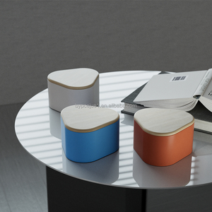 Pot à bougie en béton parfumé de 12oz en forme de triangle au design moderne, couvercle en <span class=keywords><strong>bois</strong></span> de luxe, décorations vides pour la maison, Noël, anniversaire et mariage - Product Image 4