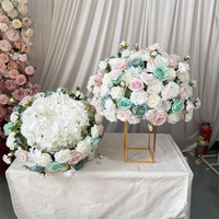 IFG Factory Direct, centre de table en forme de boule de fleurs vert clair, blanc et rose de 60 cm pour la décoration de table de mariage