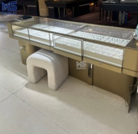 Aménagement intérieur de bijouterie, vitrine à bijoux, présentoir à bijoux, armoire de présentation de bijoux, présentoir sur mesure pour bijouterie