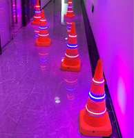 Cône de signalisation routière orange PE haute visibilité réfléchissant pour travaux routiers et avertissement de stationnement