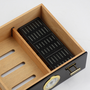 Humidor de Puros de Alta Gama en Madera de Cedro <span class=keywords><strong>Español</strong></span> con Bandeja, Acabado en Pintura Piano - Product Image 5