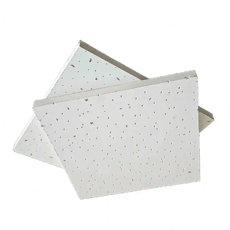 石膏とタイル 600×600mmの偽天井、60×60cmの石膏タイルボード、吊り下げ式の白い