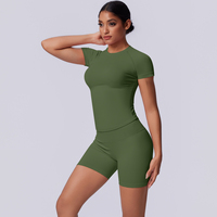 Ensemble de sport 2 pièces respirant à taille élastique sans couture très extensible pour femme, avec hauts à manches courtes et shorts à effet froncé aux fesses