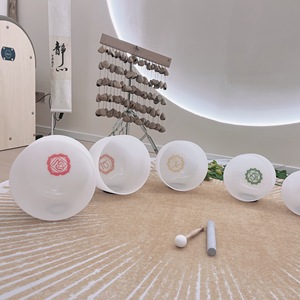 קערת קריסטל קוורץ 36 אינץ' צ'אקרה לבנה קערת קריסטל מטושטשת לכלי ריפוי בצלילים - Product Image 4