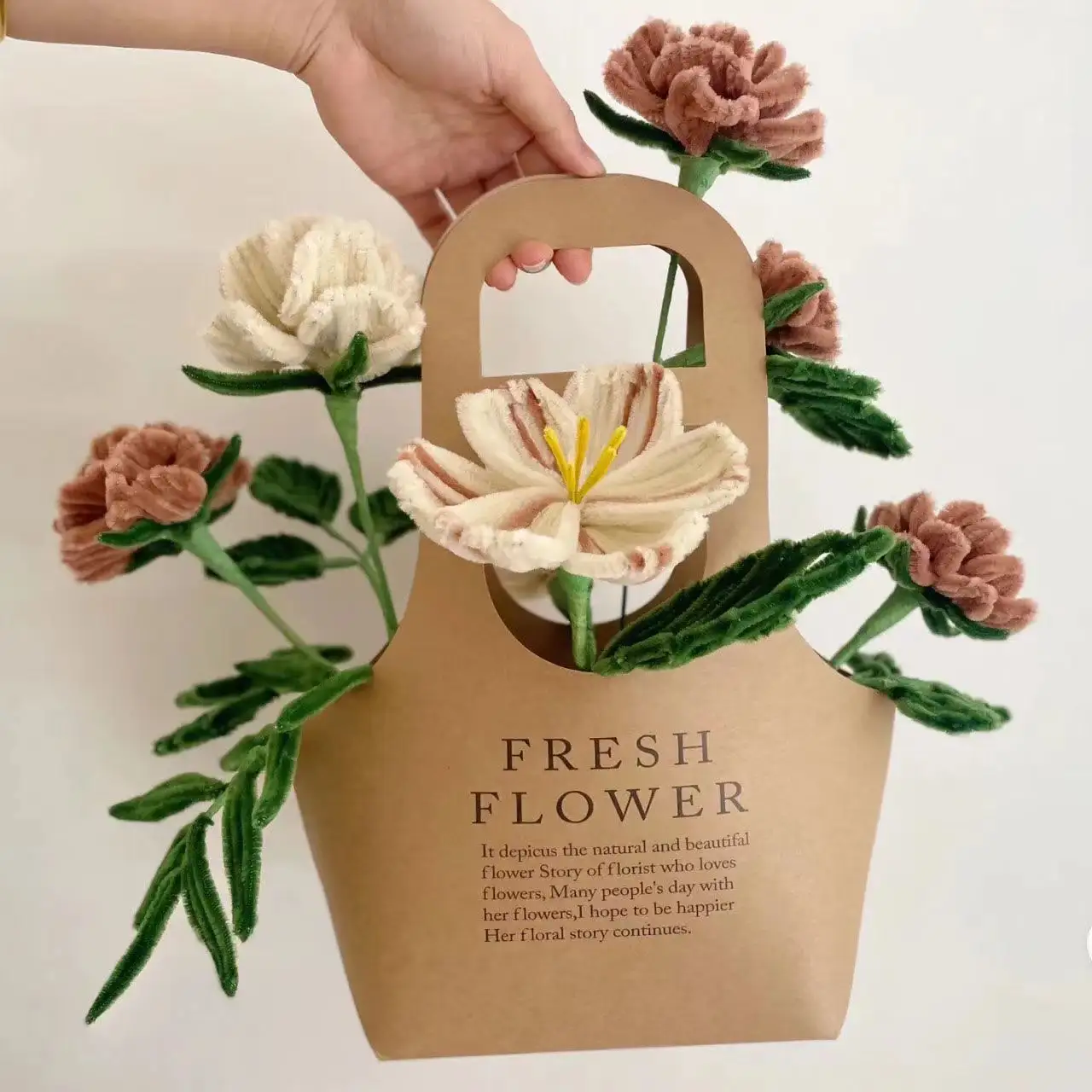 2024 Creative Waterproof Kraft Paper Bag Flower Wrapping and Gift Packaging With Handle