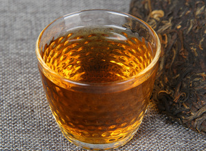 Thé noir fermenté artisanal, doux <span class=keywords><strong>pour</strong></span> l'estomac, en forme de galette, issu de grands feuilles d'arbres anciens de Fengqing, Yunnan - Product Image 6