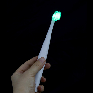 Cepillo de Dientes para Niños con Luz Verde que Ilumina las Áreas Ciegas Orales, Limpieza Profunda de los Dientes, Cepillo de Dientes Divertido para Niños - Product Image 3