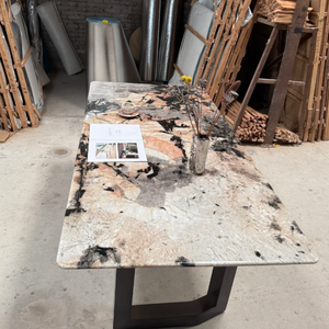 Tables à manger rectangulaires en quartz rose diamanté Pandora, hautement personnalisées, pour maison moderne, villa et manoir - Product Image 1