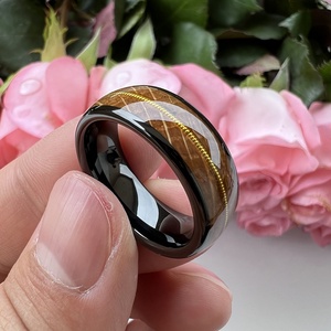 Bague Coolstyle en tungstène noir avec incrustation de corde de guitare en bois de fût de whisky de 8 mm pour hommes et femmes, idéale pour fiançailles et mariage - Product Image 3
