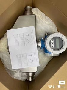 Débitmètre massique Coriolis Endress Hauser Promass Proline83F en acier inoxydable - Product Image 3