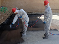 Caoutchouc liquide pulvérisé à réglage rapide polymère bitumineux revêtement étanche peinture à l'état liquide solidifiée rapidement pour toit