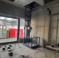 Nouvelle plateforme élévatrice hydraulique verticale moderne avec rail de guidage, capacité de charge de 300 à 5000 kg, construction en acier inoxydable