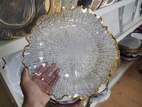Style moderne, or antique pour assiette de présentation en forme de fleur pour la décoration de table de mariage et la décoration d'événements par le fournisseur