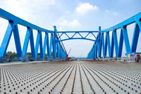 Pont en structure métallique préfabriquée / Pont piétonnier en acier au design moderne
