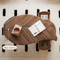 Nouvelle table basse scandinave moderne en forme de feuille, créative et unique, avec plateau en bois de noyer et structure en acier, pour un intérieur non conventionnel