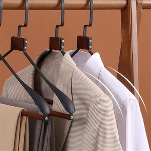 Venta al por mayor de perchas de lujo de metal y madera de un solo nivel para ropa, abrigos y trajes, ideales para baño y armario. - Product Image 5