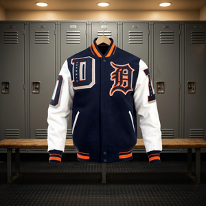 Chaqueta Varsity Azul Marino y Blanca para Hombre, Diseño con Parche Bordado con Logotipo D, Estilo Béisbol, Corte Regular, Cuello Alto, Estilo Urbano - Product Image 3
